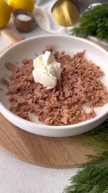 МИНИ-ЗАКУСКА С ТУНЦОМ НА БРИОШЕ. #top #video #instagram #sweet #insta #instagram #рецепты #кулинария