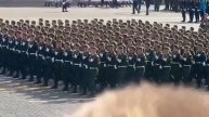 Военные поют песню Кино «Группа крови», репетируя парад на Красной площади