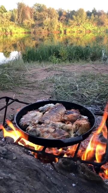 Жареная рыба на костре