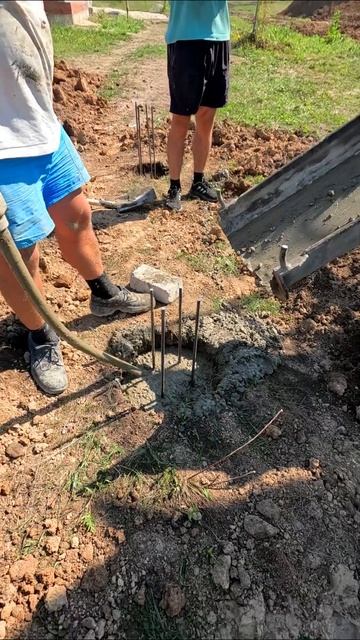 Заливка свай для свайно ростверкового фундамента