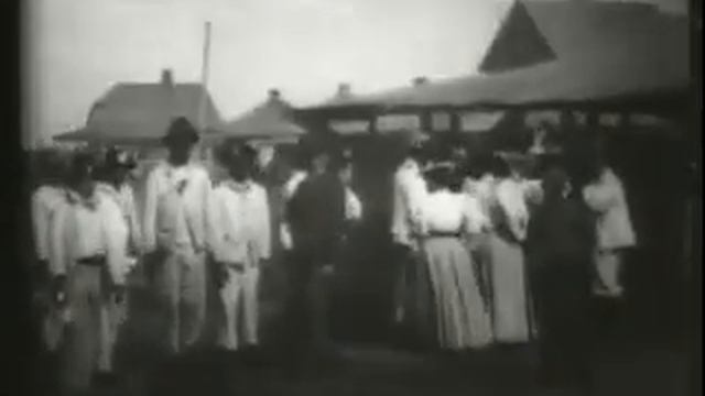 Cuban Refugees Waiting for Rations ( 1898 год )