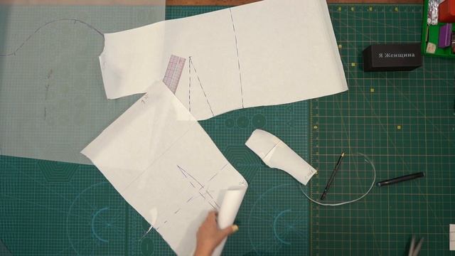 Трикотажное платье без вытачек с воротником хомут. Ка?