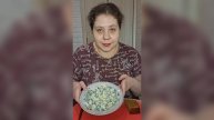 Одноклассница мужа навязывается дружить/Мукбанг Салат: Яйцо и лук