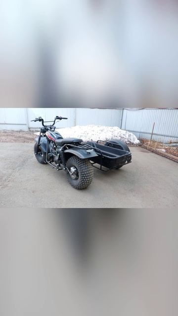 Мотоцикл Скаут-11 (Ижтехмаш) с боковым грузовым прицепом.