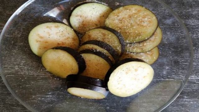 Салат с ежевикой и беконом