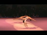 Красивый танец гимнастов