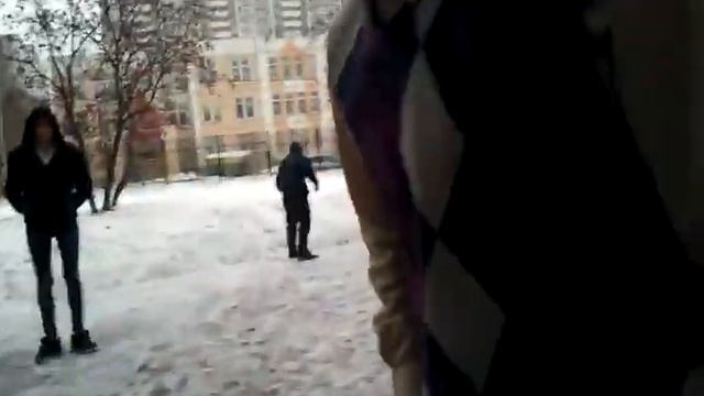 чюрку обкидали снегом.mp4