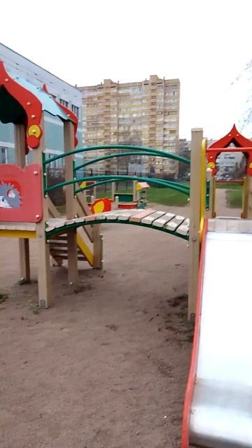 Детская площадка рядом улица Рихарда Зорге