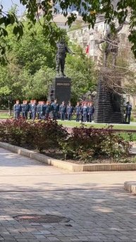 🥀 В Донецке сегодня возлагают цветы у Мемориала «Защитникам Донбасса»
Это памятник нашим мужчинам