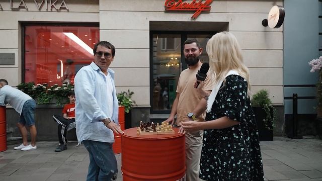 Интервью с прохожими на Патриарших прудах ( июль 2024) Па
