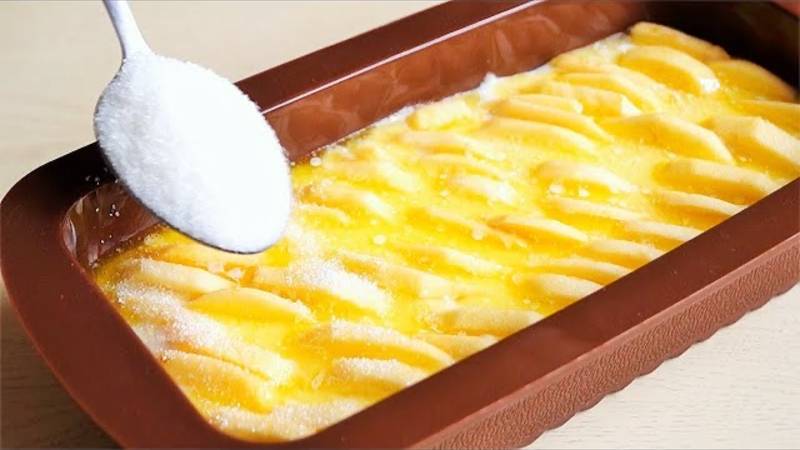 Мгновенно к чаю с яблоками. Мягкое, нежное тесто. Простой и быстрый рецепт пирога (кекса).