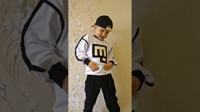 Сшила (скрафтила) костюм Евгена Бро из Minecraft.  #Shorts #шить