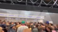 😳В аэропорту Шереметьево из-за большого количества отменённых рейсов образовались длинные очереди