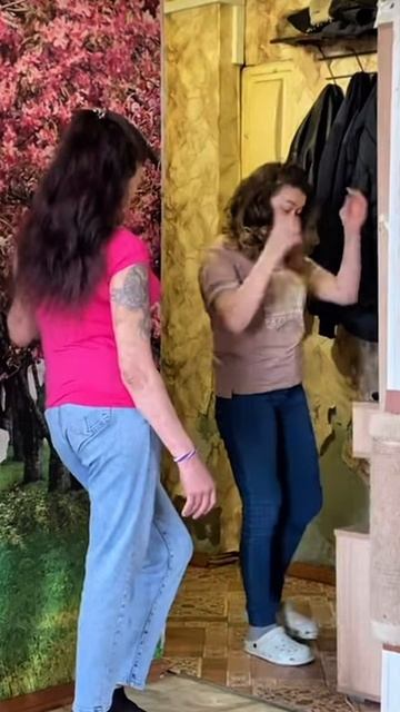 КОРОЛЕВА ИРИШКА ЧИКИ ПИКИ ГОТОВА К ВЫХОДУ!