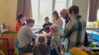 Сергей Ситников провел оперативный штаб и пообщался с нейчанами в пункте временного размещения