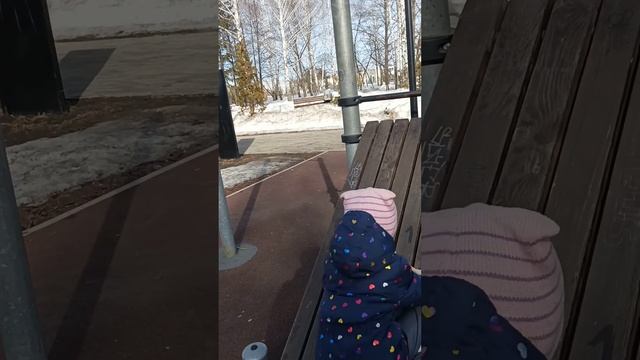 Диляра играет на детской площадке. Набережные Челны. ?