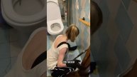 Молодая девушка на видео демонстрирует замечательный пример для всей молодёжи.
