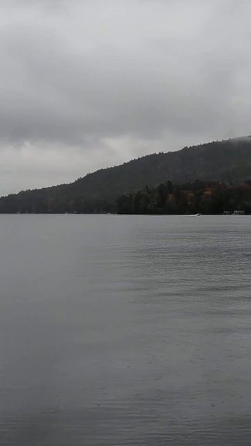 🍂🌧️ #lake #lakeview #lakegeorge #fog #rainyday #fall #usa #озеро #туман #озер