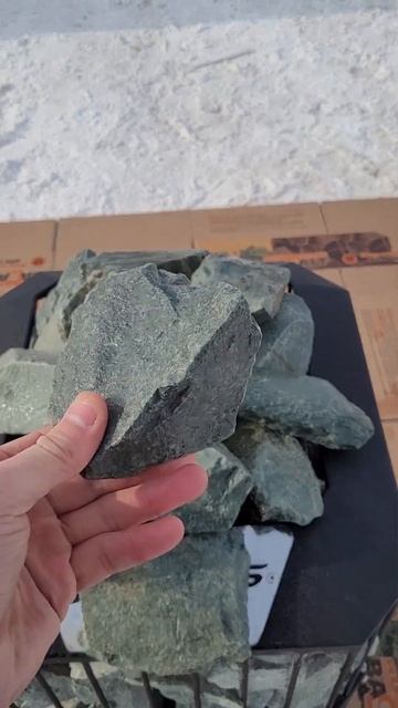 Колотые камни в печке жадеит