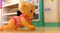 Диана и Рома Рома притворяется, что играет с куклами Baby Alive