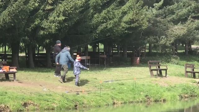 поимка карпа на большом водоёме