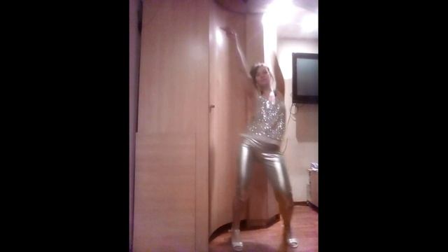 #танцуемдома