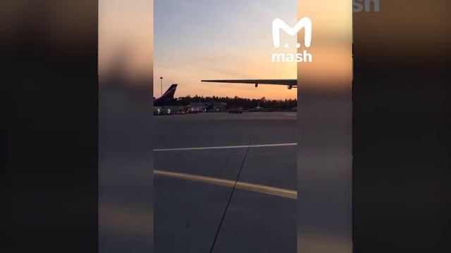 В Шереметьево загорелся самолет