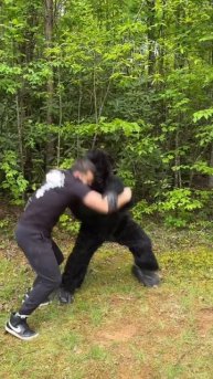 100 ЧЕЛОВЕК ПРОТИВ 1 ГОРИЛЛЫ ЖЕСТЬ