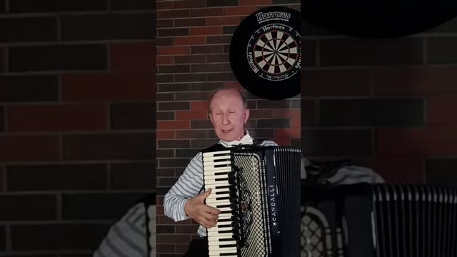 С Лейкой и Блокнотом, а то и с Пулемётом...