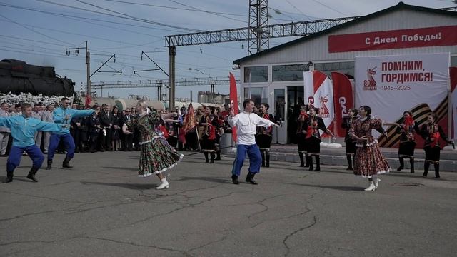 "Плачет белая берёза" и "Золотая рожь" - Ансамбль "Раздолье" (встреча Поезда Победы)