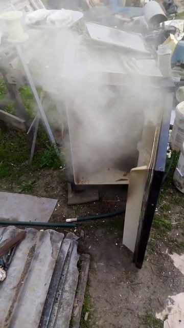 Копчу на сосновых опилках. Дымогенератор из чайника д?