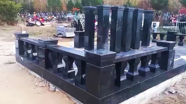 Гранитный мемориальный комплекс на могилу
