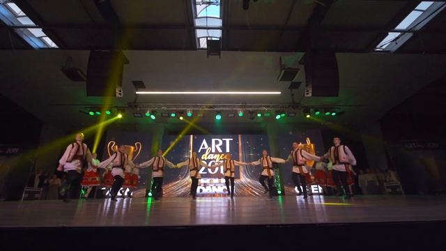 143 Ансамбль народного танцю Над Прутом Хора де сарбатоаре FOLK DANCE Open