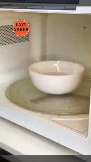 Как быстро почистить микровалновку