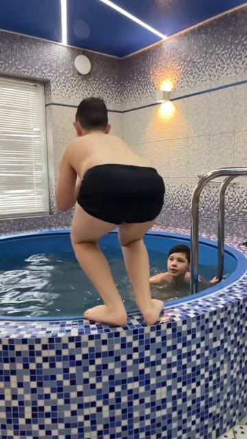 Бассейн Баня замедленно