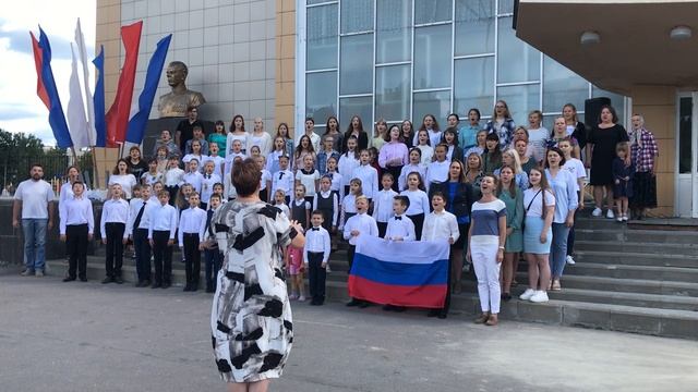 гимн России свободный ход брянской городской детской хоровой школы
руководитель Маргарита Гурская