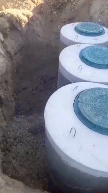 Куда пропали два столба при установке септика из коле?