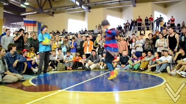 Оксана vs Катя-весна (ENERGY 2011)