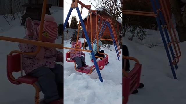 Качели на даче. Засыпало снегом.