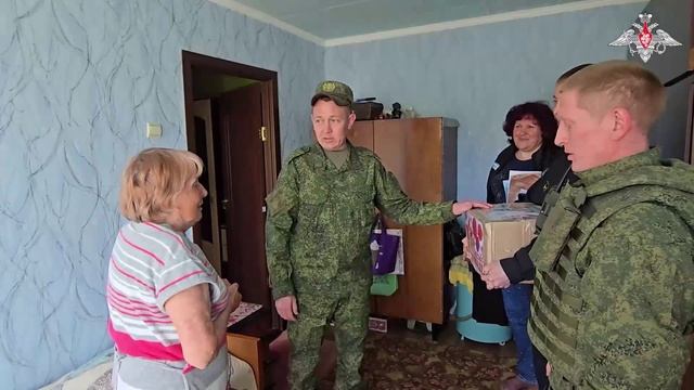 Военнослужащие в зоне СВО поздравили ветеранов Великой Отечественной с предстоящим юбилеем Победы.