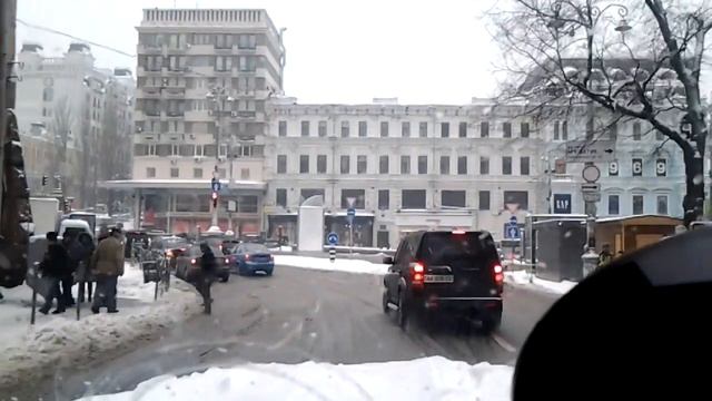 Стадо пешеходов нарушает на глазах ГАИшника