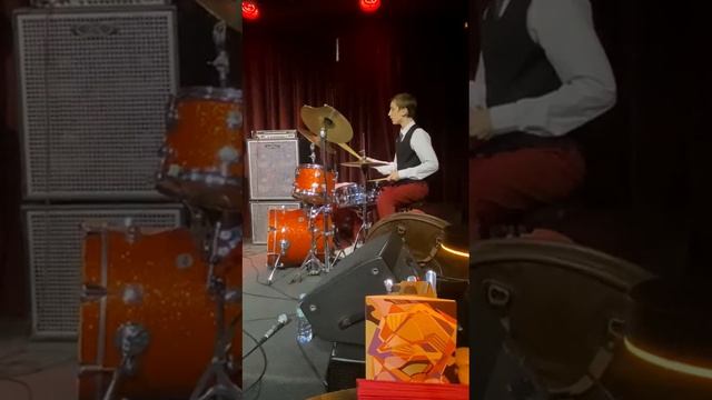 Иннокентий Сунцов на джеме в клубе Эссе.