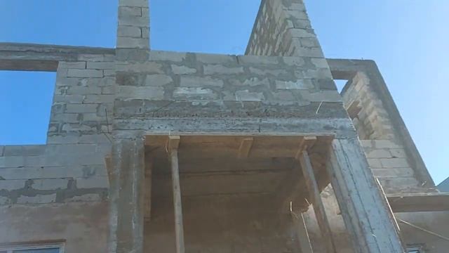 двухэтажный дом крыша уже