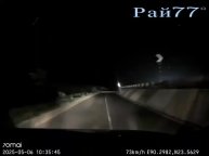Автовладелец спасся от налётчиков, сдавая задним ходом на автомобиле
