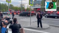 🇨🇳 Кортеж Си Цзиньпина прибыл в гостиницу Soluxe Hotel Moscow на северо-востоке Москвы..