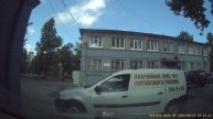 Электрик аварийки перекрыл выезд