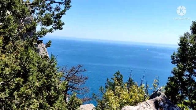 дорога из Алушты в Симеиз. Гора Кошка. Церковь Архистратига Михаила.