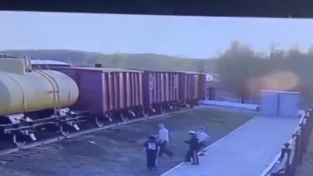 Подростки накануне 9 мая разгромили экспонаты исторической славы России в Нижнем Новгороде