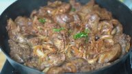 Куриная печень с луком Жареная куриная печень Печень на сковороде