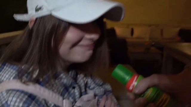 ЕЛЯ ПЛАГГ СЫГРАЛ В KISS OR SLAP С АРИНЯН